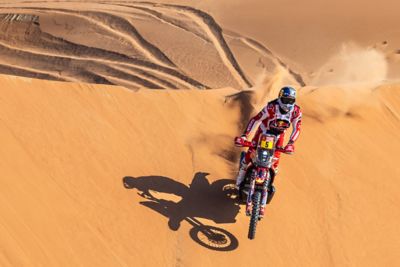 DANIEL SANDERS COMPLETES FIRST LEG OF DAKAR CHRONO STAGE UNSCATHED